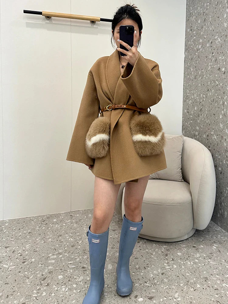 Blusão Feminina de Inverno com Bolsos Toque de Cashmere – (Promoção de Inverno 2025)