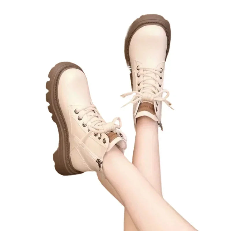 Bota Feminina Cano Curto Solado Grosso Antiderrapante (Promoção de Inverno 2025)