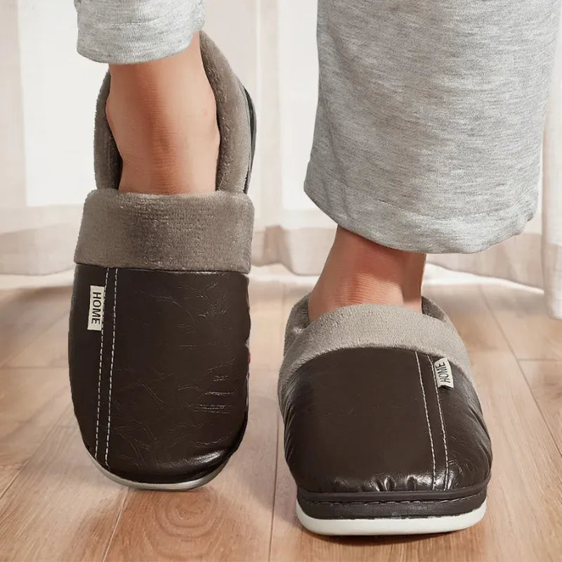 Pantufa de Couro Fechada com Forro em Algodão