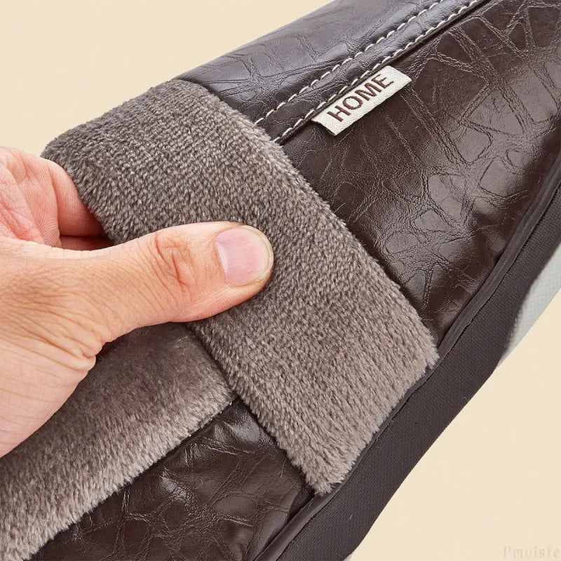 Pantufa de Couro Fechada com Forro em Algodão