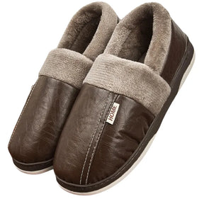 Pantufa de Couro Fechada com Forro em Algodão
