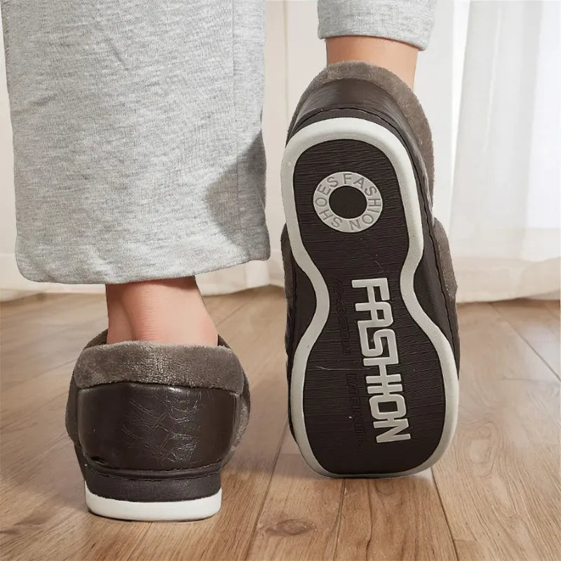 Pantufa de Couro Fechada com Forro em Algodão