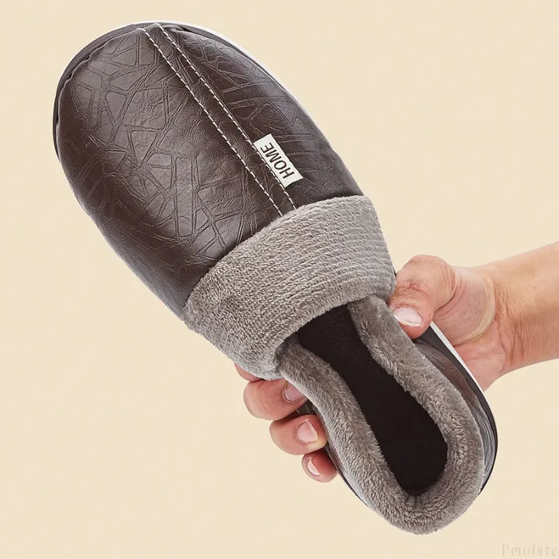 Pantufa de Couro Fechada com Forro em Algodão
